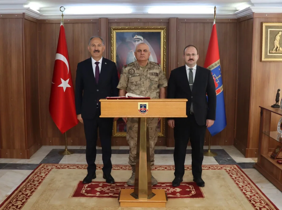 Arpaçay Kaymakamı ve Belediye Başkanından hayırlı olsun ziyareti