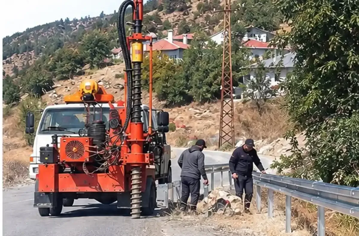 Karaşar Mahallesi yolunda yol güvenliği çalışması