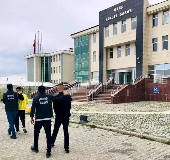 Kars'ta uyuşturucu operasyonu: 2 şüpheli tutuklandı