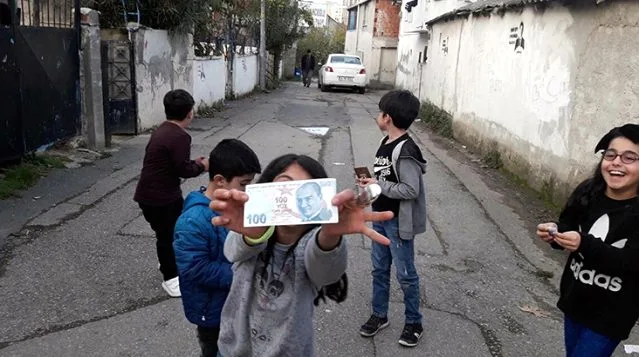 "Robin Hood" garibanlar için yine sahnede! Bu sefer ödediği borç miktarıyla rekor kırdı