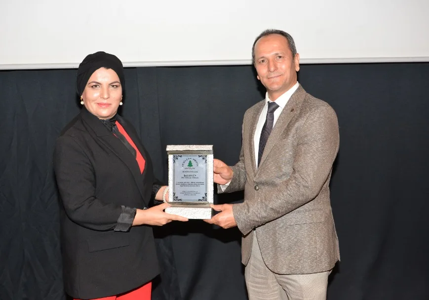 AKDENİZ’İN EN İYİLERİ ÖDÜL GECESİNDE İNCİ EMLAK DÜNYASI’NA ÖDÜL