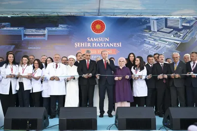 Cumhurbaşkanı Erdoğan: Sevgimizi lafta bırakmıyor dev projelerle ortaya koyuyoruz