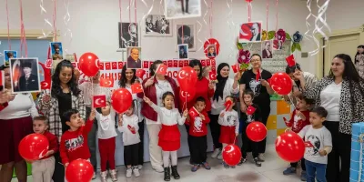 Bornova'da 29 Ekim kutlamaları çocuklarla başladı