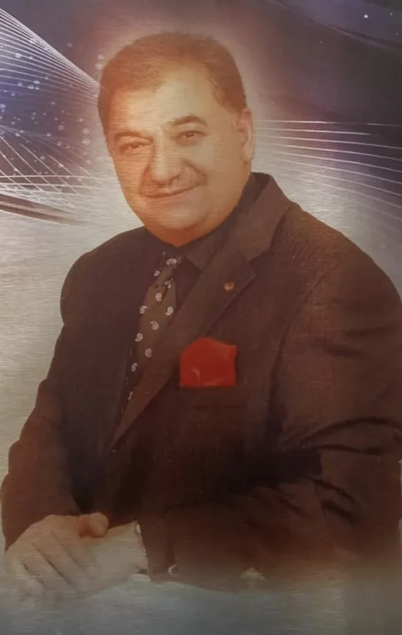 1000158943