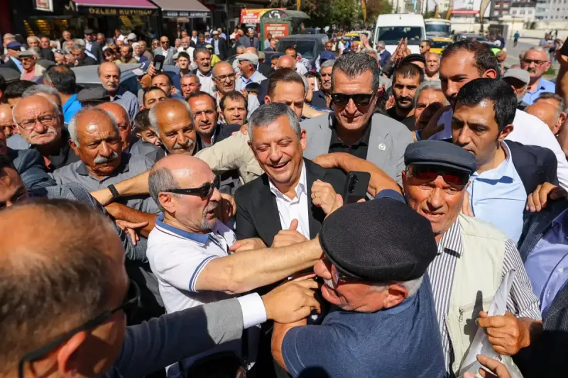 YENİ Parti Genel Başkanı Özgür Özel, Kars’ta halka hitap etti