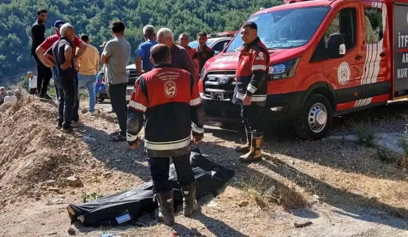 Virajı alamayan motosiklet sürücüsü uçuruma yuvarlandı: 1 ölü